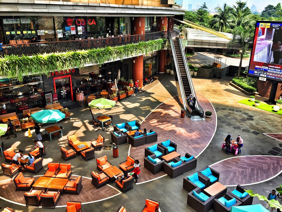 Outdoor Lippo Mall Kemang